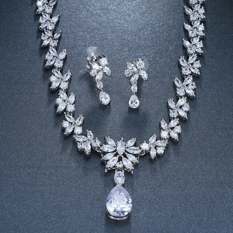 Conjunto Exquisito de Colar e Brincos com Zircônias. Brilho e Elegância para Todas as Ocasiões, Perfeito para Presentear. — foto 3