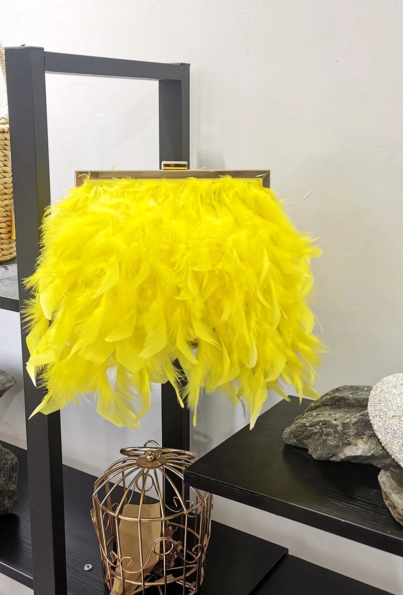 Bolsa de cabelo com corrente, ombro, mão, clip, hardware, exibição de pérolas, moda. Leve seus pertences com estilo e sofisticação. — foto 12