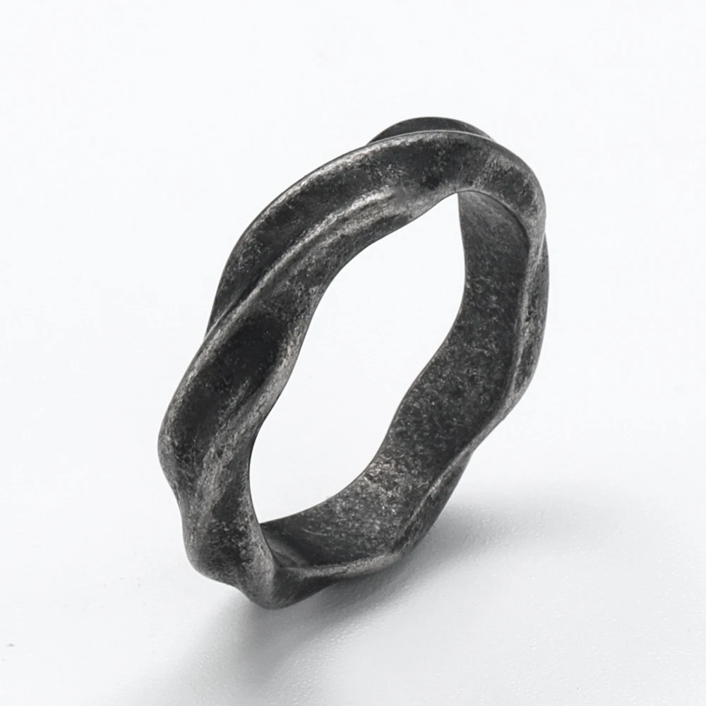 Anel feminino de aço titânio fundido, estilo INS personalizado e moderno. Design único e elegante, perfeito para mulheres. — foto 2