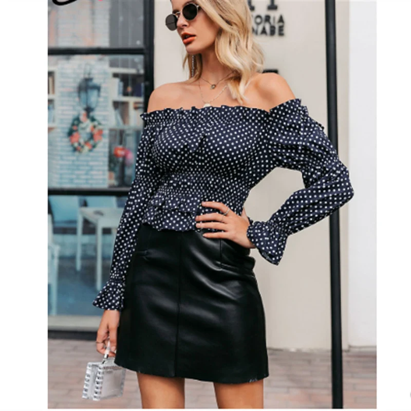 Camicia con collo a fessura, maniche a lanterna a pois, un capo elegante e alla moda, perfetto per un look sofisticato e versatile, adatta a ogni occasione. — foto 4