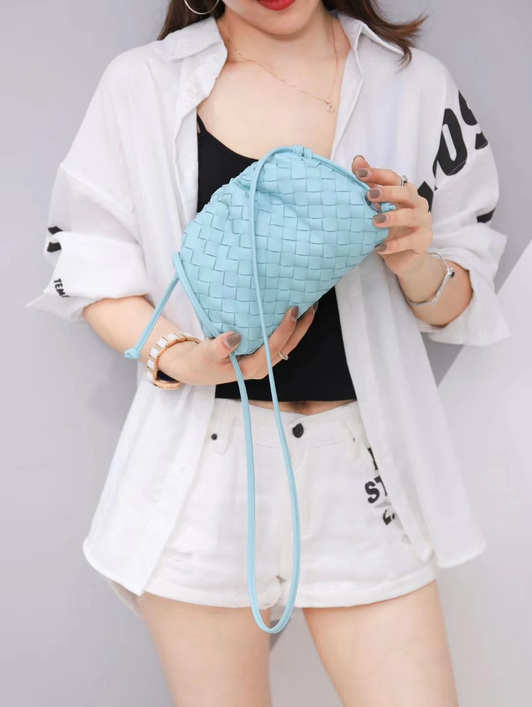 Bolsa de nubes tejidas Bolsa de masa suave a la mano de la mano de la mano del Mini Pequeña bolsa de mensajería Femenina de Ck Messenger — foto 14
