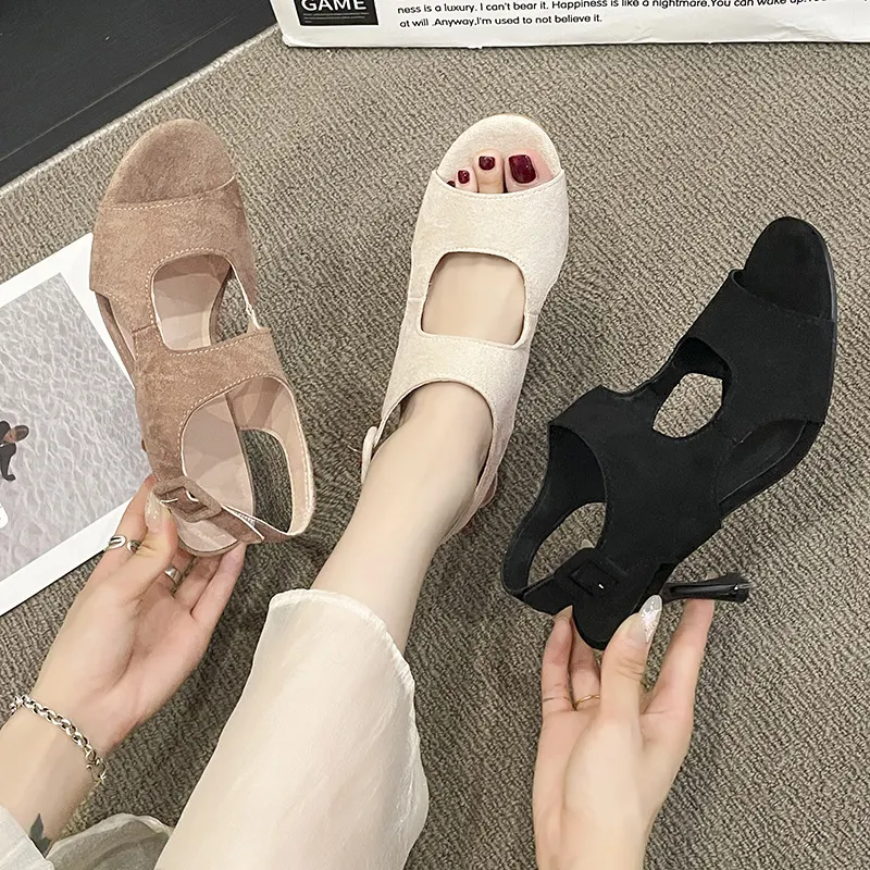 Salto Alto Feminino Elegante e com Personalidade. Perfeito para realçar sua graça e estilo. Adquira já e exale sofisticação em cada passo! — foto 3