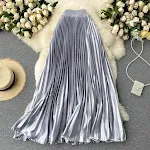 Falda midi plisada de lujo ligera y moderna con detalles de industria pesada, perfecta para un look elegante y sofisticado. — foto 4