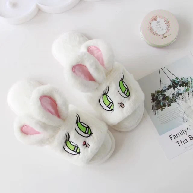 Chinelos quentes de chão para outono e inverno Conforto e calor em casa para seus pés. Perfeitos para relaxar e manter seus pés aquecidos no inverno. — foto 2