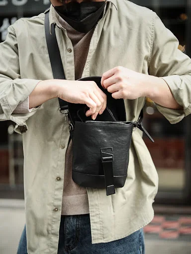Title 3, Bolsa Mini Span Oblíqua de Ombro Masculina em C...