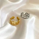 Eenvoudige ring van titanium staal met 18K goud, golvende ronde kralen met drie lagen, voor een unieke en stijlvolle look. — foto 7