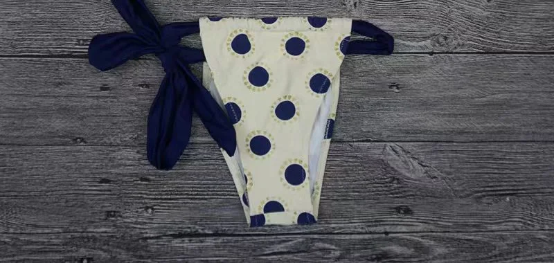 Title 4, Costume da bagno spezzato da spiaggia a pois da...