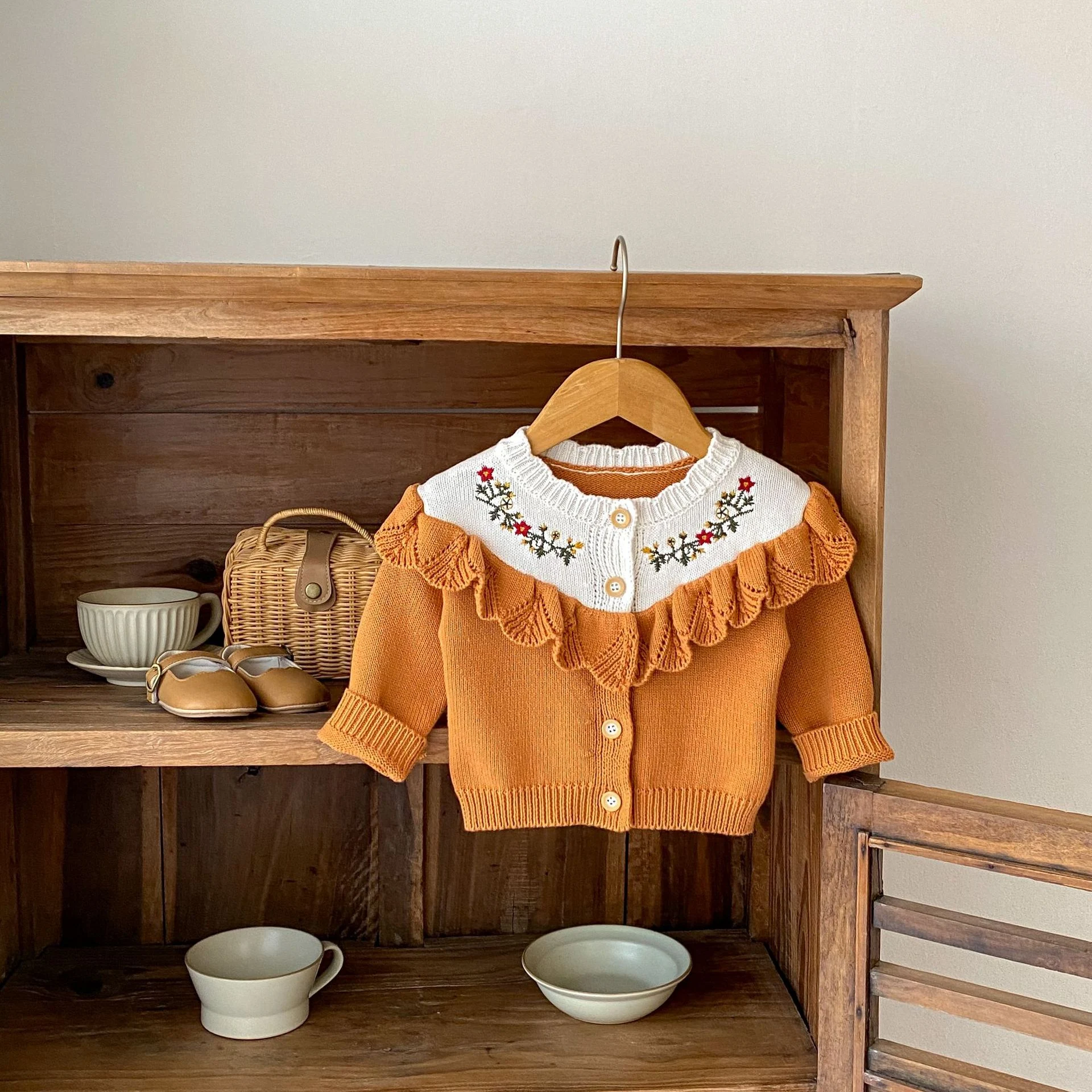 Cardigã de tricô de algodão para bebê menina outono, manga longa com renda, jaqueta macia e confortável, ideal para manter sua bebê aquecida. — foto 3