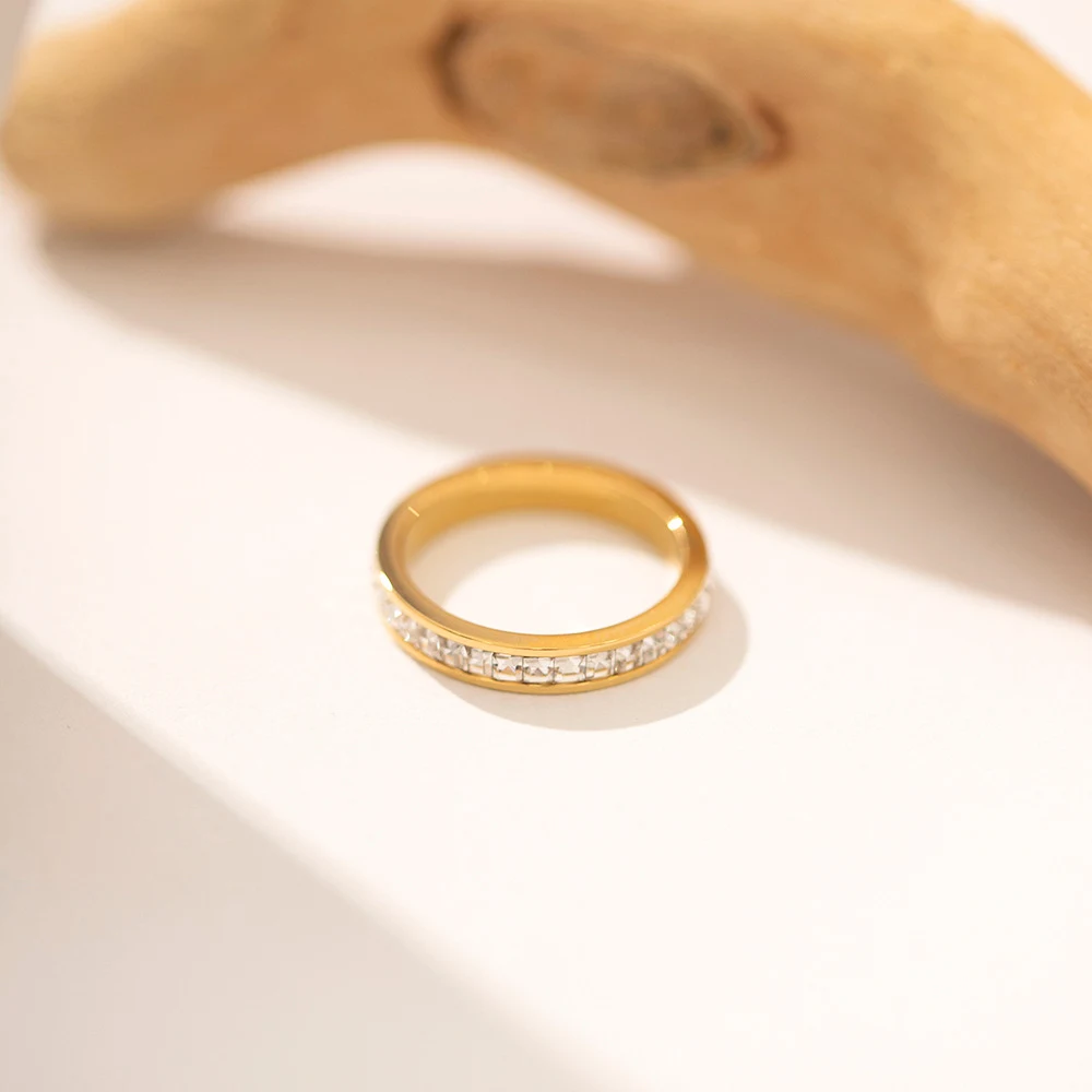 Anel francês retrô com zircônia e um único diamante incrustado, perfeito para adicionar um toque vintage e sofisticação ao seu visual. — foto 6