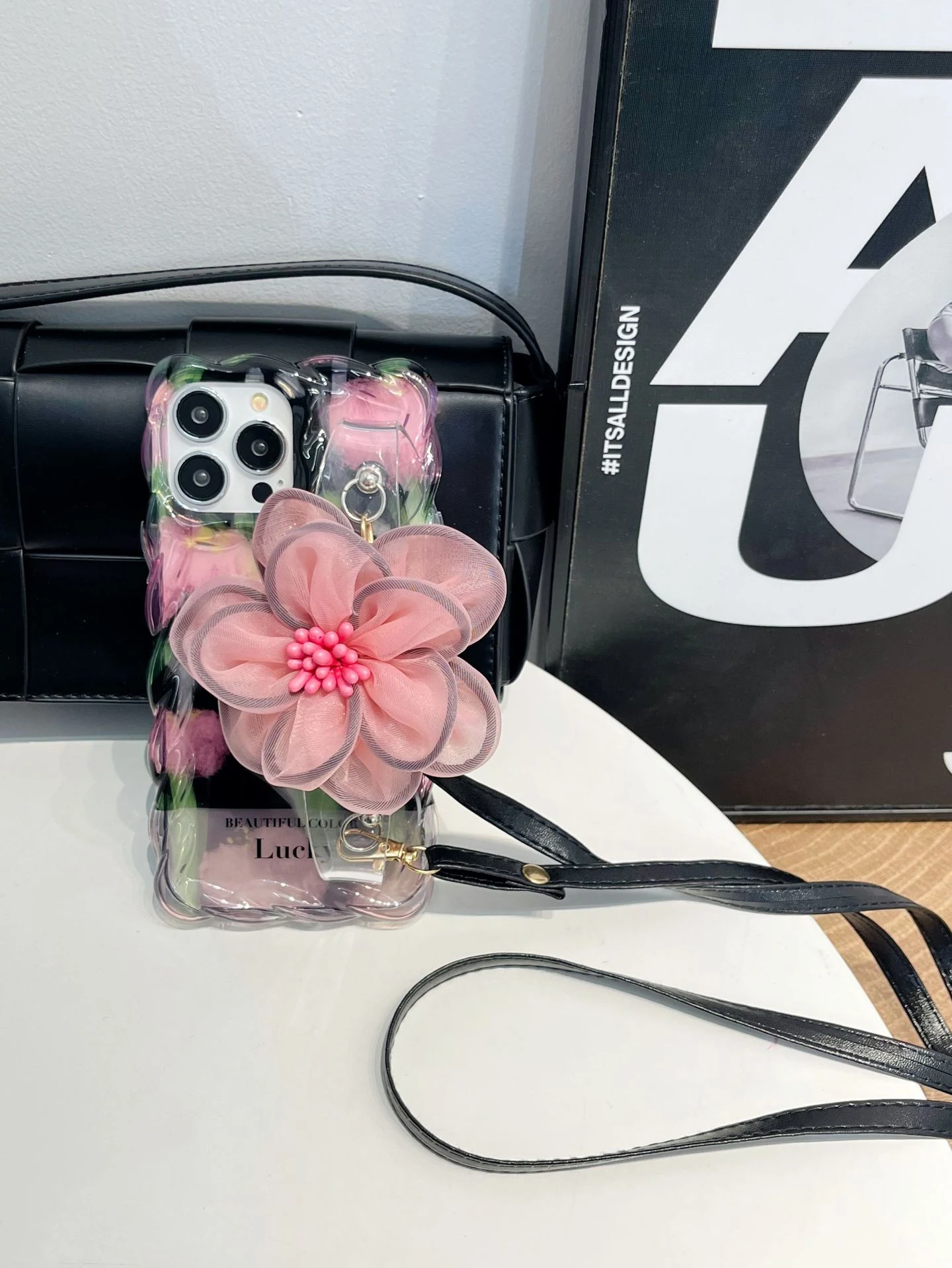 Title 2, Capinha de celular personalizada com alça de pu...
