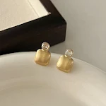 Brincos elegantes estilo retrô de Hong Kong para mulheres Brincos dourados versáteis de alta qualidade, perfeitos para você. — foto 14