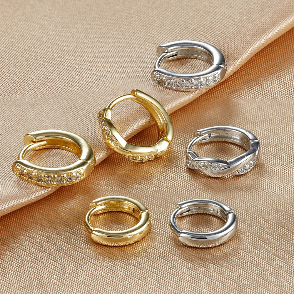 Brinco de clipe cruzado pequeno feminino de prata com strass, simples e elegante, perfeito para uso diário. — foto 2