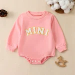 Rompers Triângulo Infantil com Estampas de Letras, perfeitos para brincar e explorar com conforto e estilo. Roupa ideal para o dia a dia. — foto 12