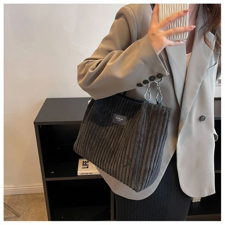 Große Schultertasche für Damen, neu im Herbst und Winter, geräumig und vielseitig für all Ihre täglichen Bedürfnisse. — foto 14