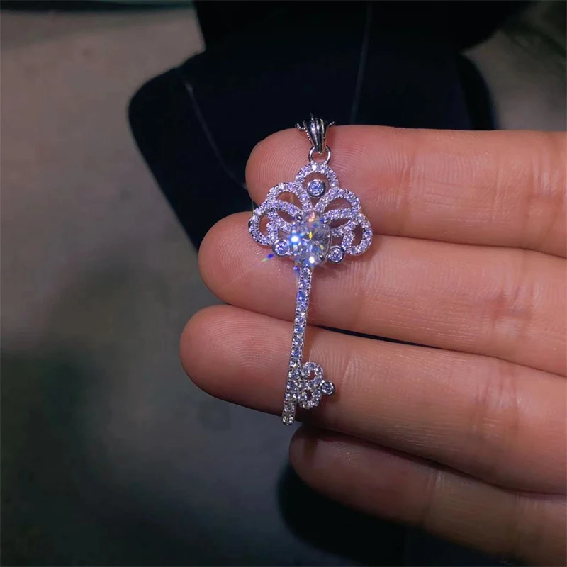 Colar com pingente de chave de moissanite ovalada de 1 quilate para mulheres, brilho e elegância atemporal, presente perfeito para ela. — foto 10