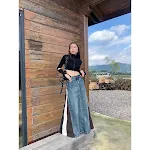 Saia Americana Retro Jeans com Costura Detalhada. Crie um visual vintage moderno com esta saia confortável e cheia de estilo para diversas ocasiões. — foto 4