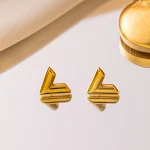Colar simples de ouro em aço titânio que não desbota. Perfeito para uso diário, elegante e resistente, um acessório atemporal. — foto 15