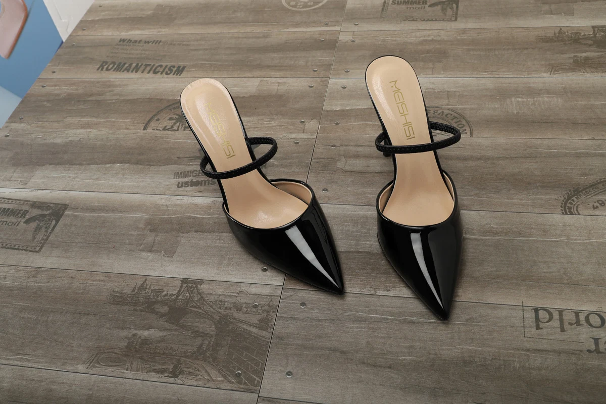 Erfrischende Sommer Sandalen mit spitzer Zehenpartie, hohle High Heels aus Lackleder, Übergröße. Ideal für heiße Tage und stilvolle Auftritte. — foto 2