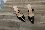 Erfrischende Sommer Sandalen mit spitzer Zehenpartie, hohle High Heels aus Lackleder, Übergröße. Ideal für heiße Tage und stilvolle Auftritte. — foto 2