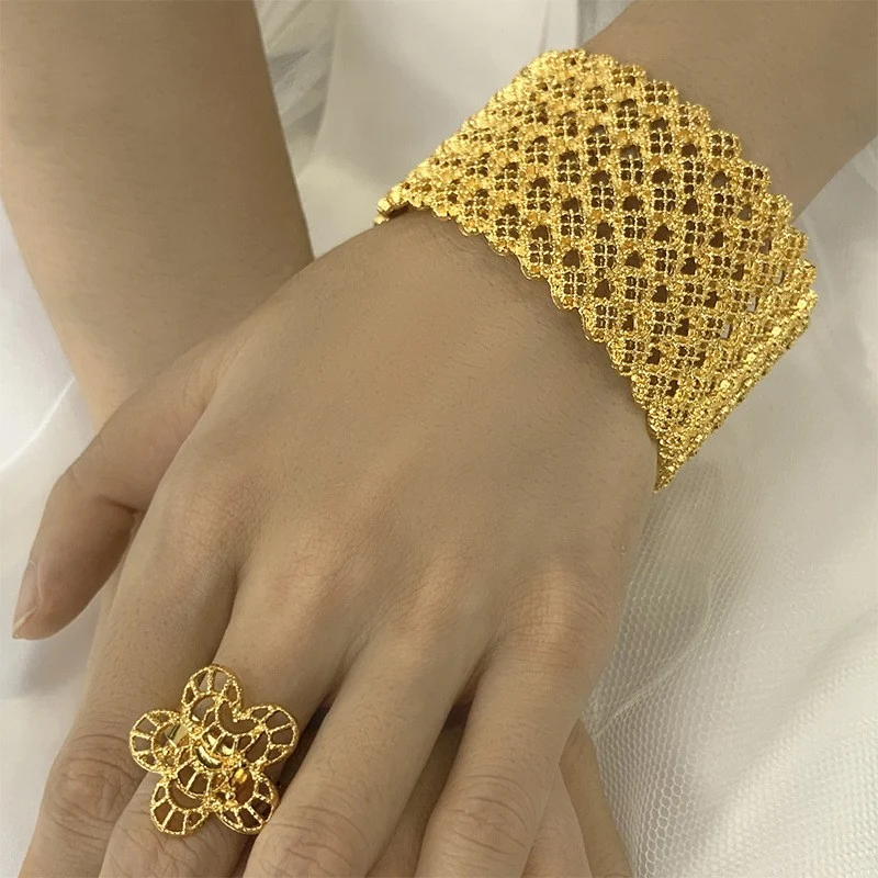 Conjunto Anel e Pulseira Ocos Banhados a Ouro para Mulheres Elegância e Charme em um Só Kit Presente Sofisticado para Ela — foto 8