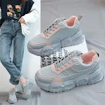 Koreaanse studenten vetersneakers voor de lente. Casual en comfortabel schoeisel, ideaal voor dagelijks gebruik. Lichtgewicht ontwerp. — foto 5