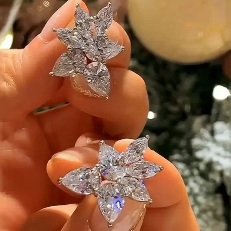 Pendientes de tuerca florales de circonita de cristal dulce para mujer, elegantes y brillantes. Perfectos para regalo, realzan tu belleza natural. — foto 9
