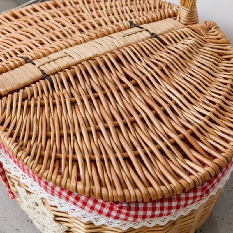 Cesta de piquenique Idílica com frutas frescas, ideal para momentos especiais ao ar livre, perfeita para um piquenique romântico e delicioso. — foto 2
