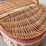 Cesta de piquenique Idílica com frutas frescas, ideal para momentos especiais ao ar livre, perfeita para um piquenique romântico e delicioso. — foto 2