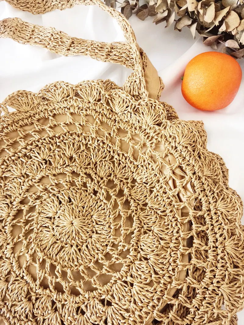 Round straw flower bag, a stylish summer essential. Perfect for beach days and everyday use. Lightweight, spacious, and — photo 3