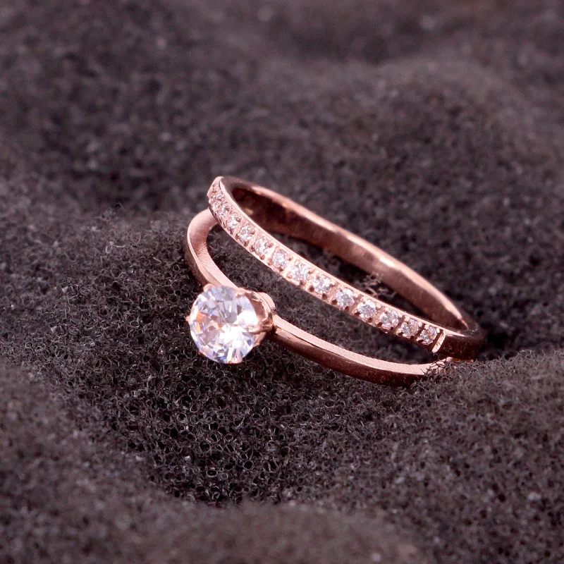 Anillo de acero de titanio con circonita de diamante individual microincrustado de doble capa, elegancia duradera y brillo sutil para ti. — foto 6