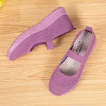 Chaussures de marche antidérapantes à un pied pour femmes d'âge moyen et personnes âgées. Marchez en toute sécurité et confortablement — photo 3