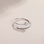 Anel Pentagrama de Geometria de Liga para Mulheres Ornamento Elegante Joia Ideal para Presentear e Usar Diariamente. — foto 4