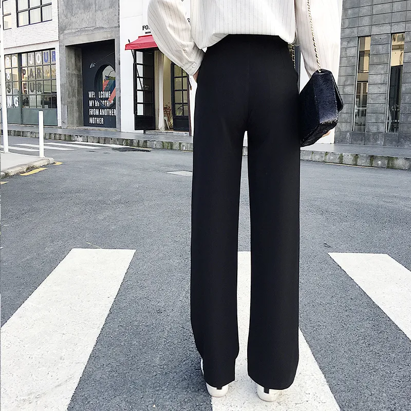 Title 5, Loose mopping trousers for effortless cleaning....