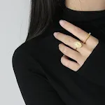 Anel feminino redondo geométrico simples com contas. Adicione um toque de elegância ao seu visual diário com este anel moderno e sofisticado. — foto 6
