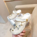 Scarpe trasparenti in cristallo con fori, per un'estate fresca e confortevole. Goditi la traspirabilità e lo stile unico in ogni passo. — foto 1