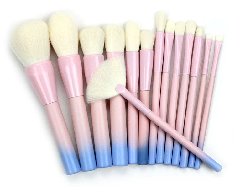 Title 5, Gradient color makeup brush for flawless applic...
