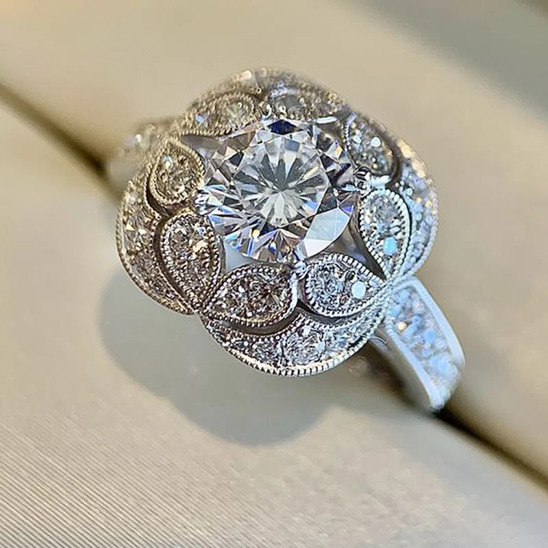 Anel de flores vintage de moda com zircônia, um acessório elegante e charmoso para adicionar um toque especial ao seu visual. — foto 11