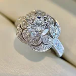 Anel de flores vintage de moda com zircônia, um acessório elegante e charmoso para adicionar um toque especial ao seu visual. — foto 11