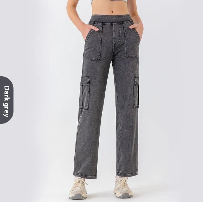 Jeans esportiva feminina com pernas largas e bolsos. Conforto e estilo para seus treinos e dia a dia. Perfeita para um visual casual e moderno. — foto 3