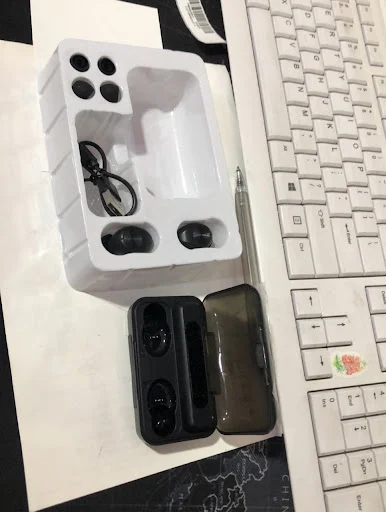 Title 1, Three-Display Large-Capacity Charging Warehouse...