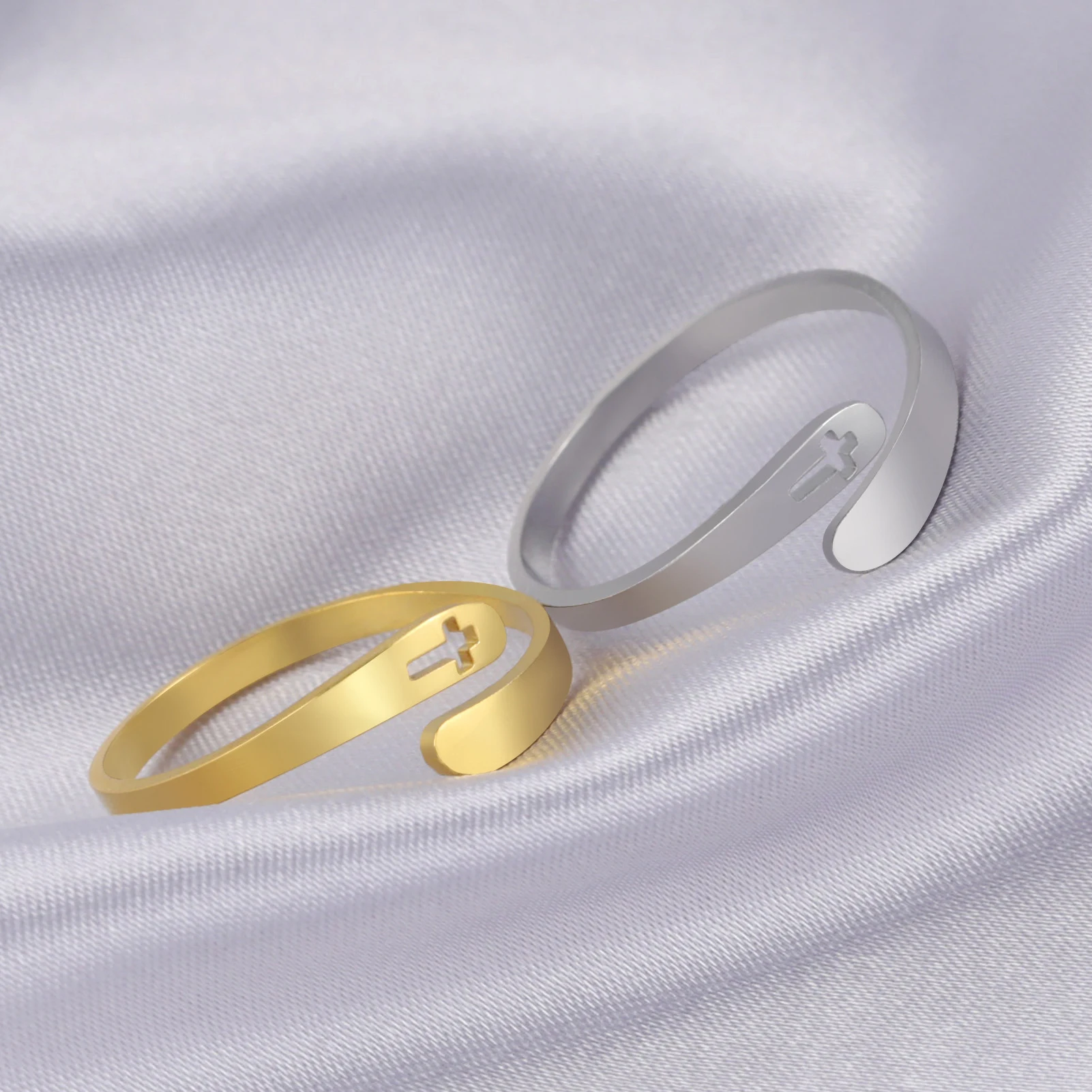 Anel de aço inoxidável de moda simples, moderno e resistente. Perfeito para uso diário, com estilo e durabilidade garantidos. — foto 4