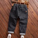 Jeans per bambini, pantaloni sottili e larghi per il massimo comfort e libertà di movimento. Perfetti per giocare e per un look casual. — foto 3