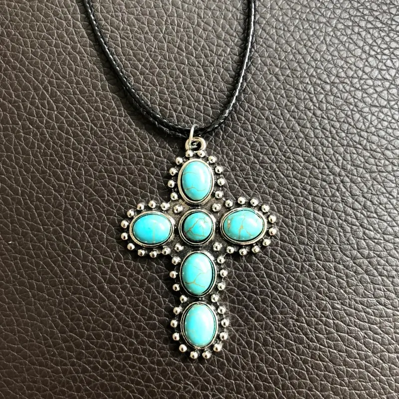 Acessórios de Colar Cruz Turquesa Vintage. Adicione um toque de elegância boêmia ao seu visual com este colar único. Um acessório atemporal. — foto 5