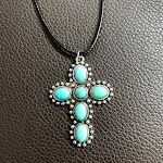 Acessórios de Colar Cruz Turquesa Vintage. Adicione um toque de elegância boêmia ao seu visual com este colar único. Um acessório atemporal. — foto 5