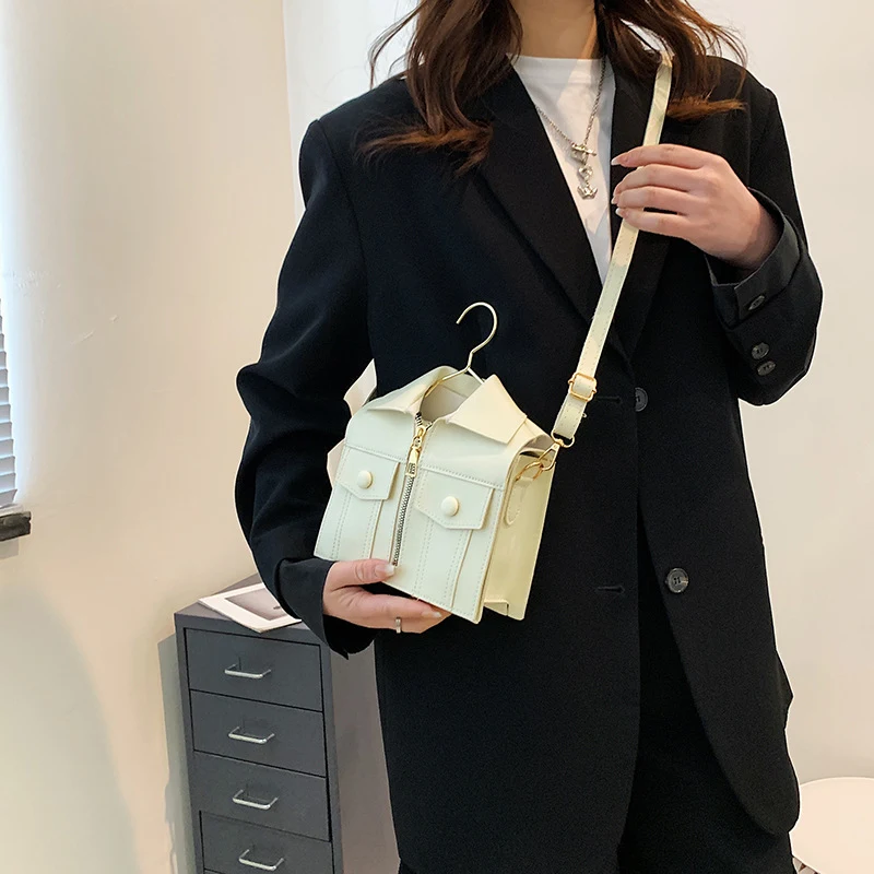 Jaqueta Tridimensional de Verão com Bolsa Crossbody Pequena Quadrada. Combine conforto e estilo para um visual moderno e prático nos dias quentes. — foto 9