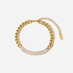 Pulseira feminina com corrente e costura de zircônia. Um acessório charmoso para mulheres que valorizam a elegância e o brilho. Ideal para realçar seu estilo. — foto 4