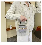 Nuova Borsa a Spalla da Donna Versatile con Pieghe e Catena, Perfetta per un Look Elegante e Funzionale in Ogni Occasione — foto 22