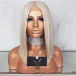 Damespruik, kort haar, middenscheiding pony, boblijn, zilvergrijs, halflang, steil, voor een trendy look. — foto 1