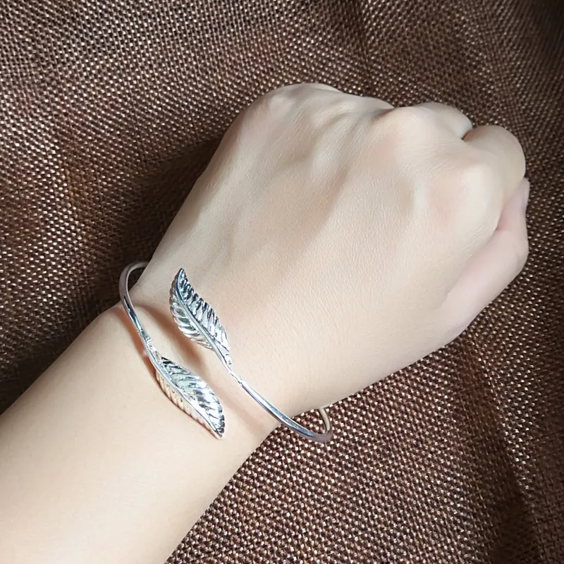 Title 3, Pulseiras para mulheres