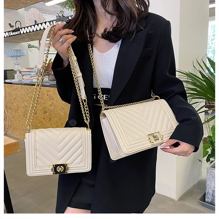 Bolsa de ombro feminina Vintage com corrente de diamantes, um acessório sofisticado e elegante para mulheres, ideal para qualquer ocasião. — foto 6
